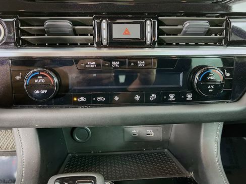 Used 2024 Nissan Pathfinder SV w/ Black Appearance Package AWD/4WD image 22