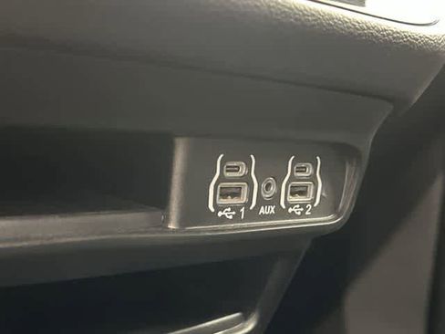 Used 2025 Chrysler Pacifica Select FWD image 25