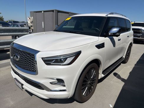 Used 2023 INFINITI QX80 Sensory w/ All-Season Package AWD/4WD image 2