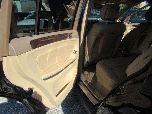 Used 2011 Mercedes-Benz GL 450 4MATIC image 25