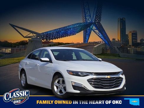 Used 2025 Chevrolet Malibu LS image 1