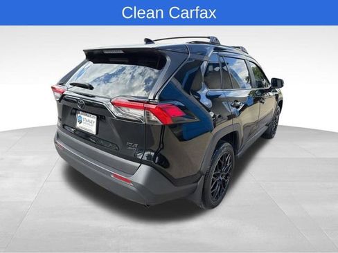 Used 2022 Toyota RAV4 XLE Premium AWD/4WD image 5