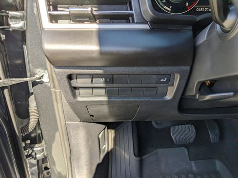 Used 2024 Mitsubishi Outlander SE image 36