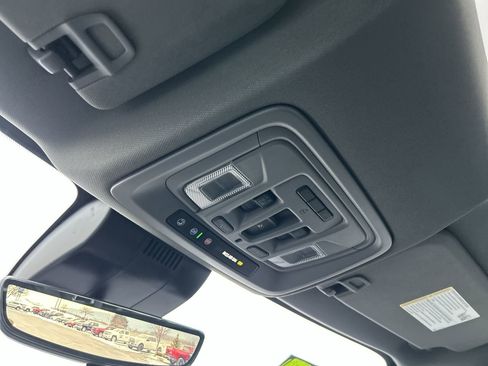 Used 2025 Chevrolet Silverado 1500 LTZ image 29