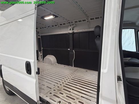 Used 2024 RAM ProMaster 2500 w/ Convenience Group FWD image 11