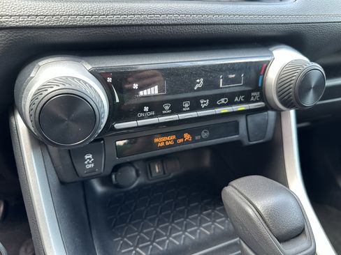 Used 2021 Toyota RAV4 LE FWD image 27