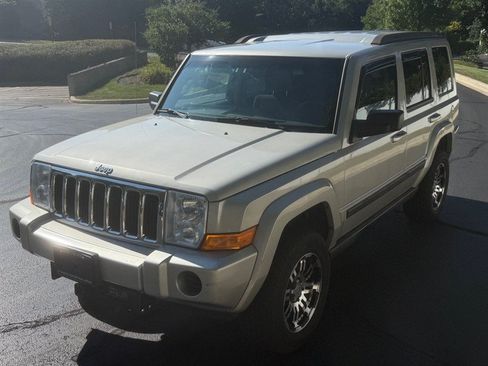 Used 2008 Jeep Commander Sport AWD/4WD image 10
