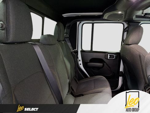 Used 2024 Jeep Gladiator Sport image 25