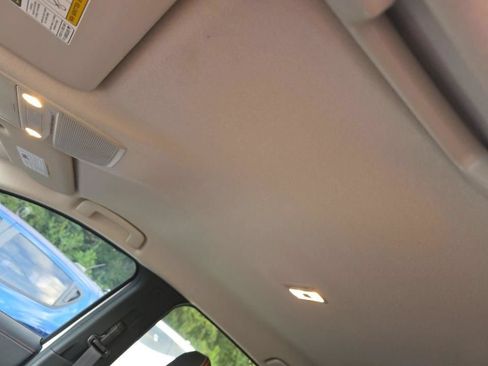 Used 2025 Nissan Kicks SR FWD image 11
