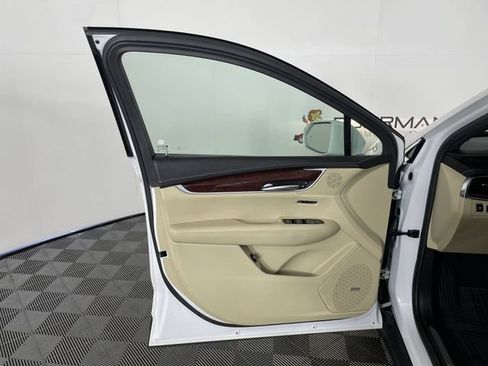 Used 2018 Cadillac XT5 Luxury w/ Driver Awareness Package AWD/4WD image 34