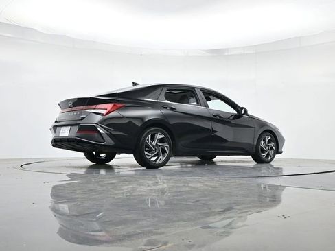 Used 2025 Hyundai Elantra Limited FWD image 29