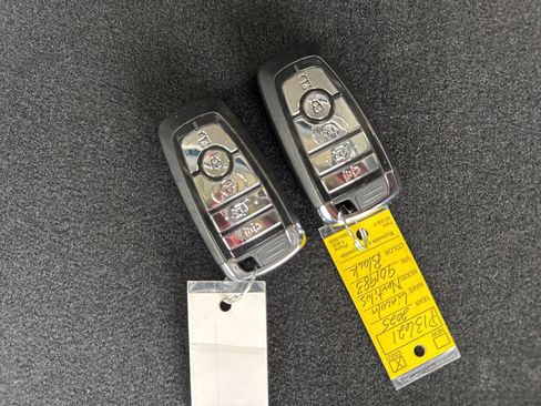 Used 2025 Lincoln Nautilus Premier image 35