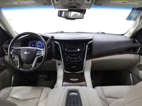 Used 2016 Cadillac Escalade Luxury image 19