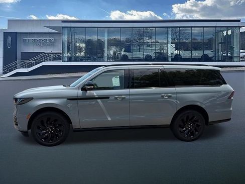 New 2027 Lincoln Navigator L Reserve w/ Jet Appearance Package AWD/4WD image 4