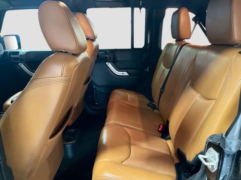 Used 2016 Jeep Wrangler Unlimited Sahara w/ Connectivity Group image 20