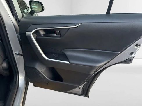 Used 2022 Toyota RAV4 LE image 29