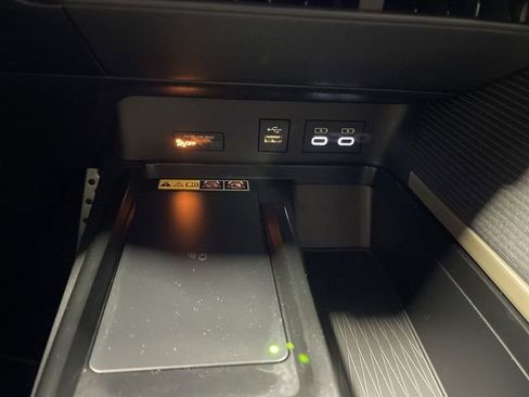 Used 2025 Toyota Camry SE image 18