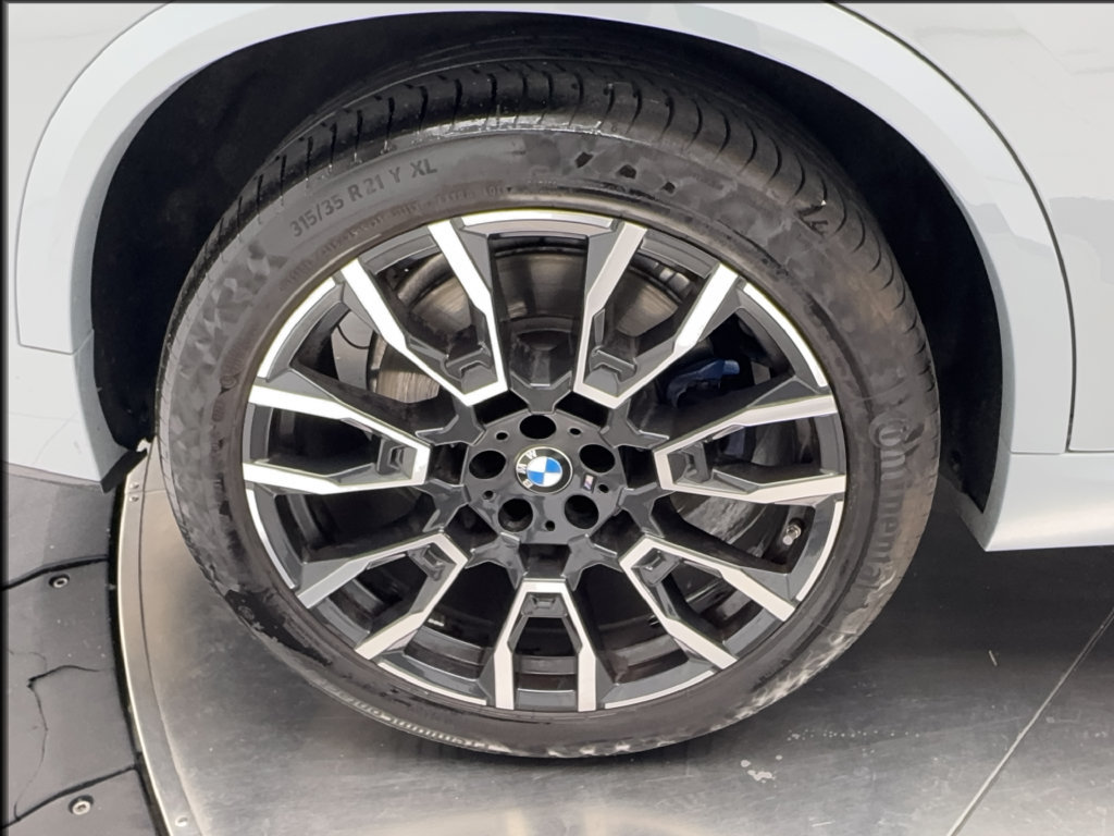 Used 2025 BMW X5 M60i AWD/4WD image 16