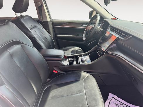 Used 2022 Jeep Grand Cherokee L Limited image 15