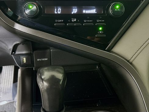 Used 2021 Toyota Camry SE FWD image 22