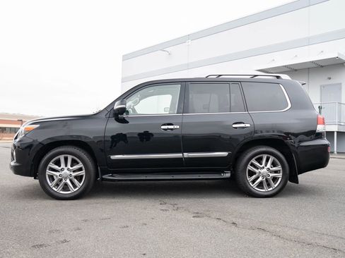Used 2015 Lexus LX 570 4WD image 3