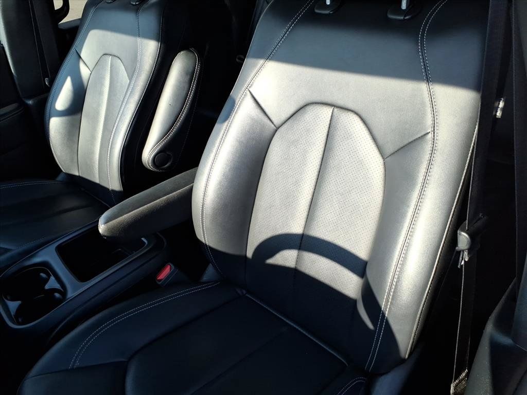 Used 2025 Chrysler Pacifica Select FWD image 17