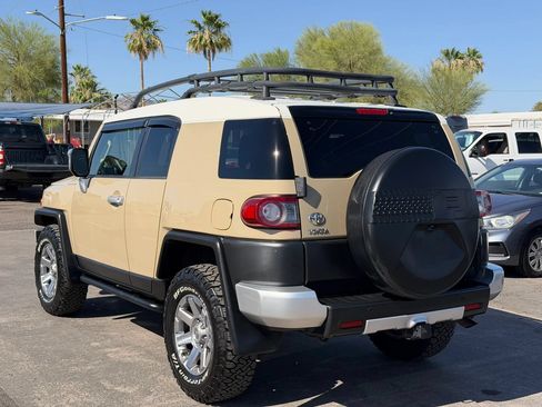 Used 2014 Toyota FJ Cruiser 4WD w/ Upgrade Package image 5