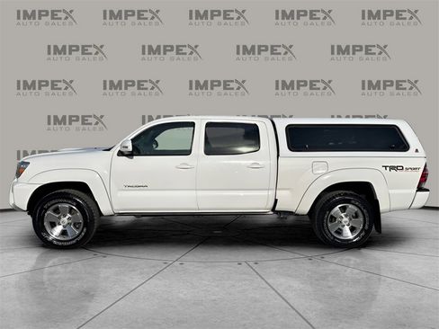 Used 2015 Toyota Tacoma 4x4 Double Cab image 2
