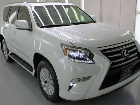 Used 2014 Lexus GX 460 w/ Premium Package AWD/4WD image 12
