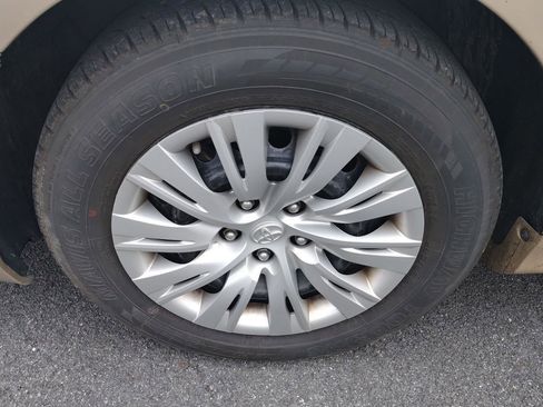 Used 2012 Toyota Camry LE FWD image 10