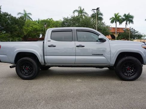 Used 2021 Toyota Tacoma SR5 RWD image 18