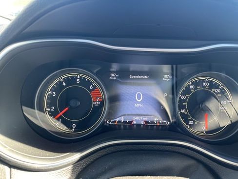 Used 2023 Jeep Cherokee Altitude Lux w/ Lux Elite Package image 10