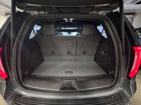 Used 2022 GMC Yukon SLT w/ SLT Premium Package image 12
