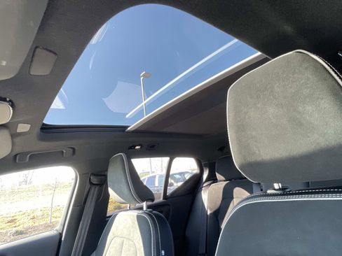 Certified 2023 Volvo XC40 Recharge Ultimate image 20