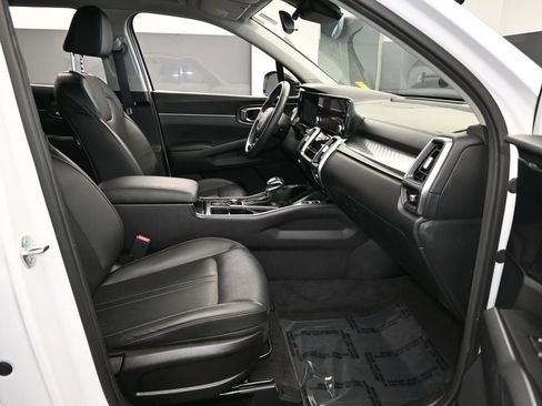 Used 2023 Kia Sorento S image 47