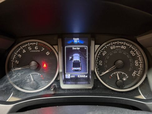 Used 2021 Toyota Tacoma TRD Sport image 19