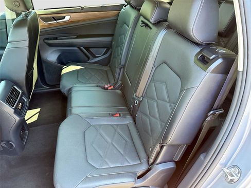 Used 2025 Volkswagen Atlas SE image 24