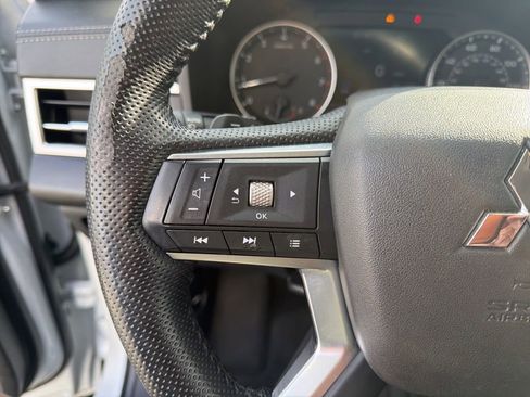 Used 2022 Mitsubishi Outlander SE image 25