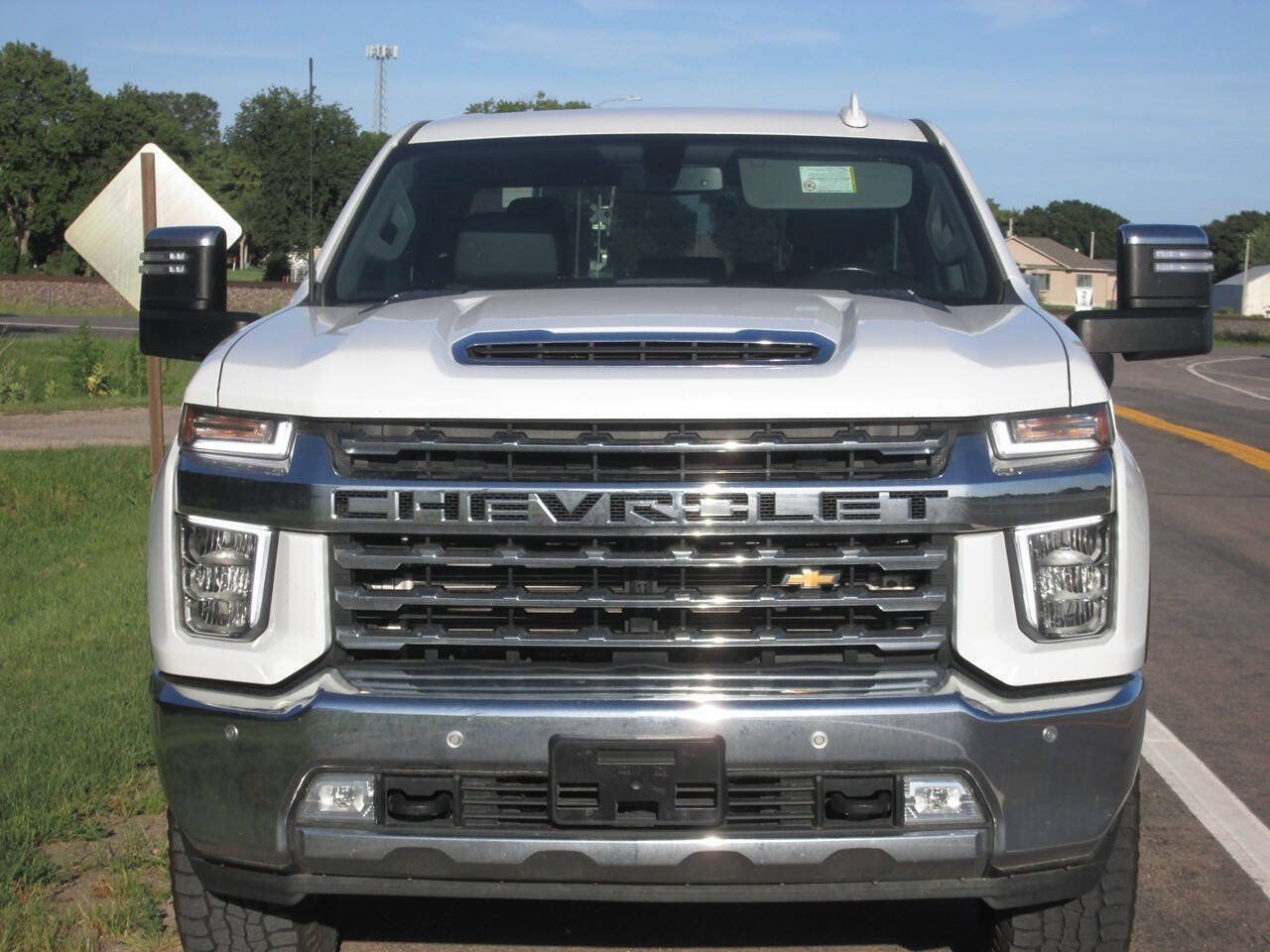Used 2022 Chevrolet Silverado 2500 LTZ w/ Safety Package AWD/4WD image 5