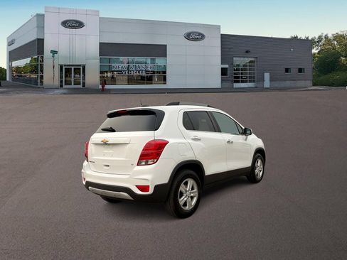 Used 2017 Chevrolet Trax LT w/ LT Convenience Package AWD/4WD image 9