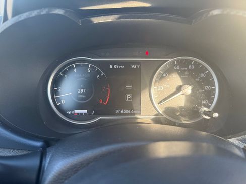 Used 2025 Nissan Versa SV FWD image 38