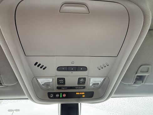 Used 2019 Chevrolet Equinox LT image 18