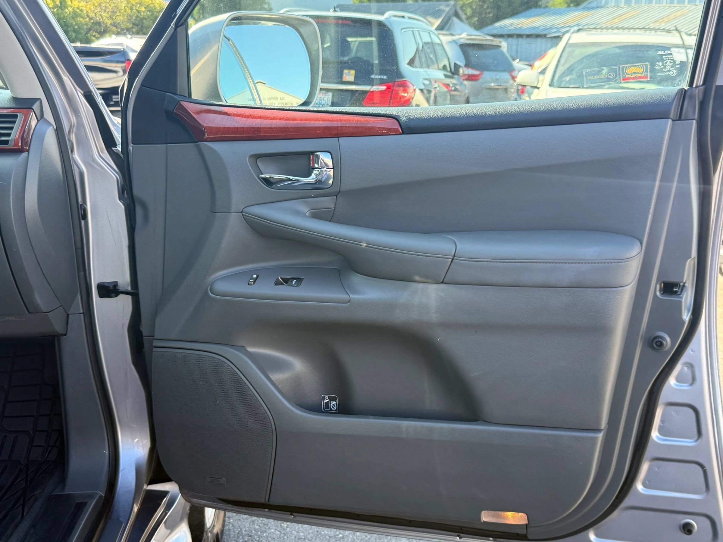 Used 2009 Lexus LX 570 4WD image 26