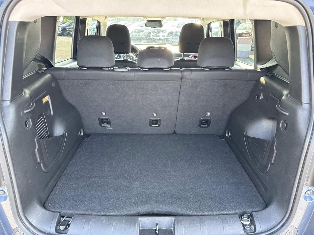 Used 2023 Jeep Renegade Trailhawk AWD/4WD image 12