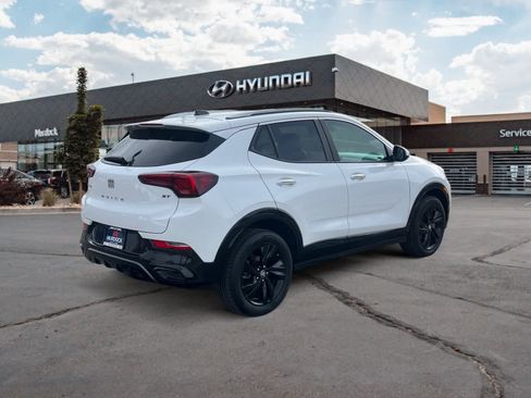 Used 2024 Buick Encore GX Sport Touring image 5