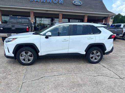 Used 2025 Toyota RAV4 XLE FWD image 2