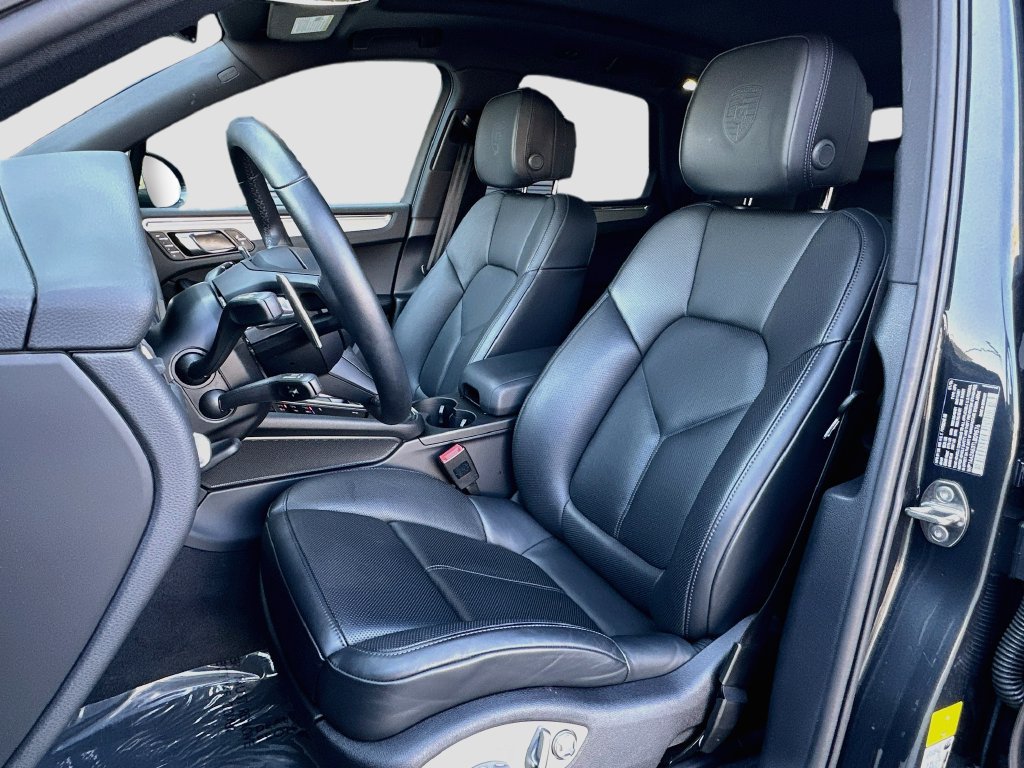 Certified 2026 Porsche Macan AWD/4WD image 5