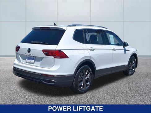 Certified 2022 Volkswagen Tiguan SE w/ Panoramic Sunroof Package FWD image 5