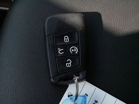 Certified 2024 Volkswagen Tiguan SEL R-Line image 31