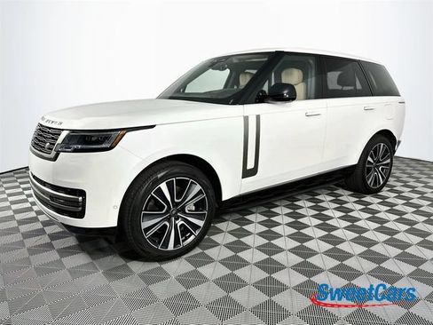 Used 2025 Land Rover Range Rover SE AWD/4WD image 3